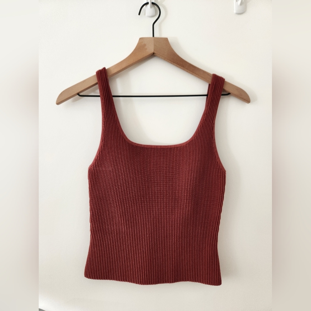 Aritzia Babaton Ribbed Tank